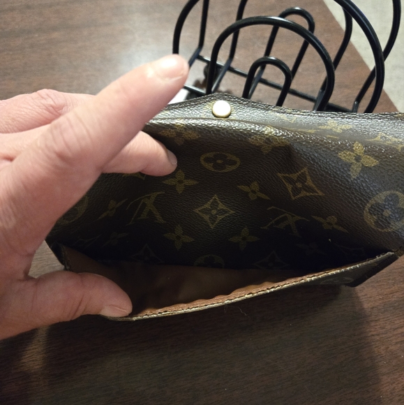 Authentic Louis Vuitton luxurious long monogram wallet in great condition - Picture 13 of 16